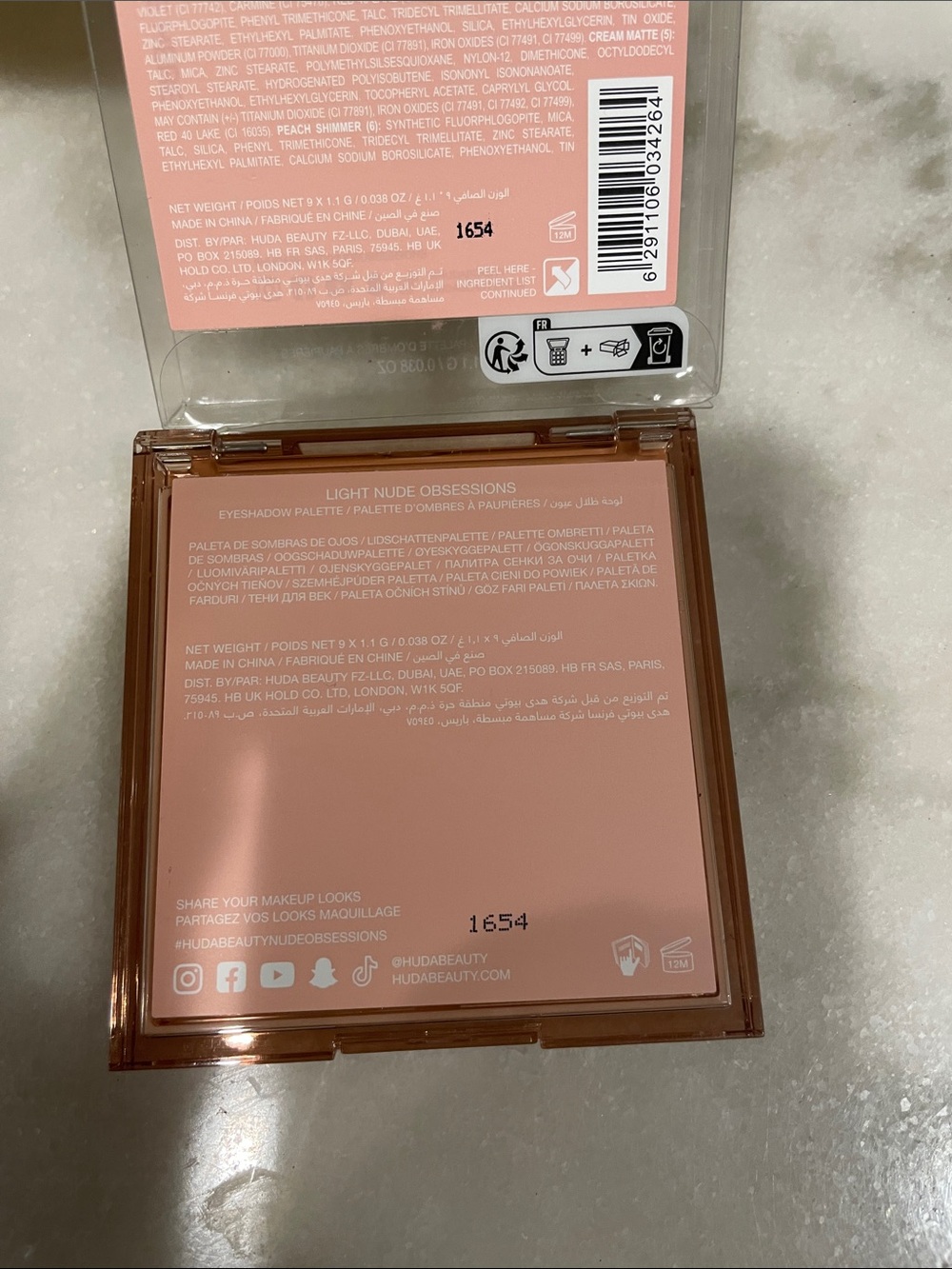 HUDA BEAUTY Nude Light Blush Eye Shadow Palette - Pink Peach - Picture 3 of 4